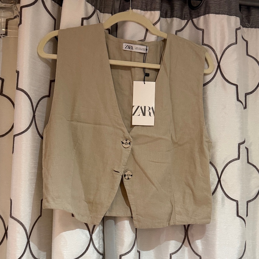 Zara Women's Beige Buttoned Blouse